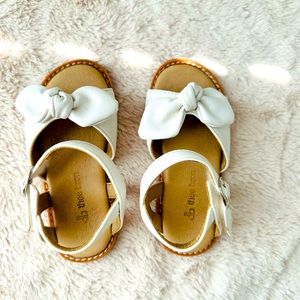 Toddler girl white bow sandals
